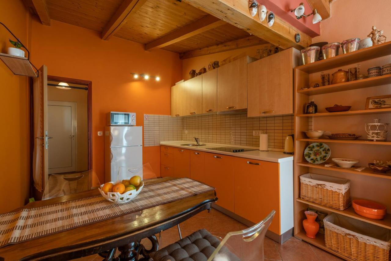 Orange 29