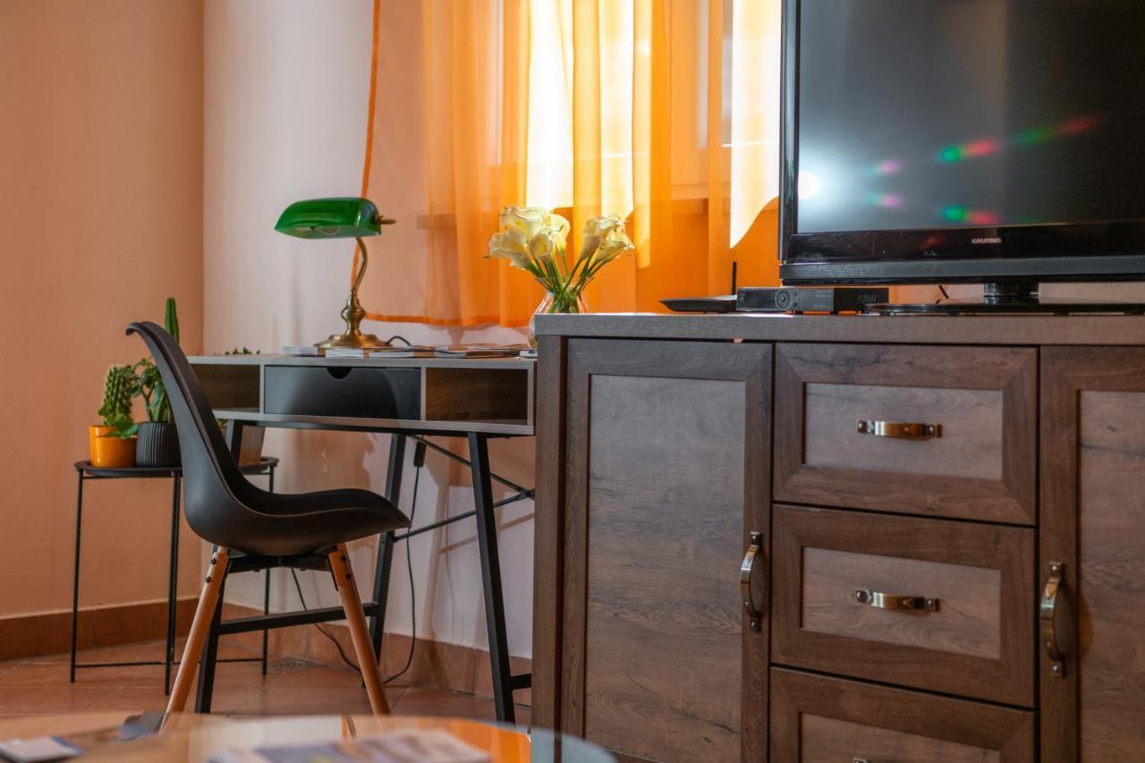 Orange 29 Apartment